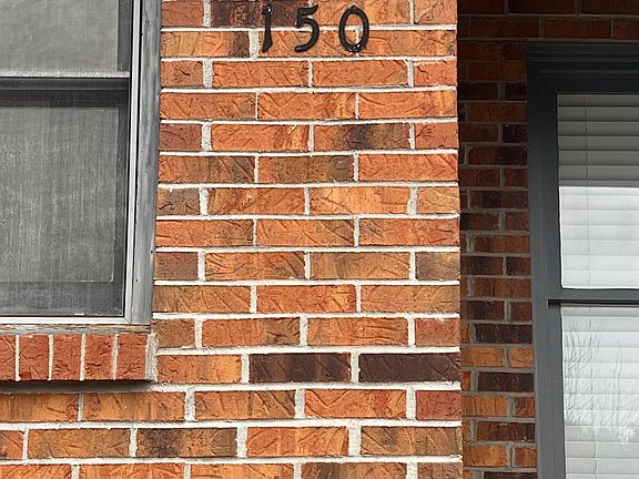 2nd image of 150 Oakcrest Cir