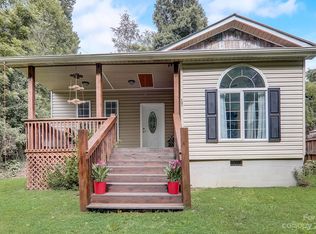 137 Valley St, Mars Hill, NC 28754