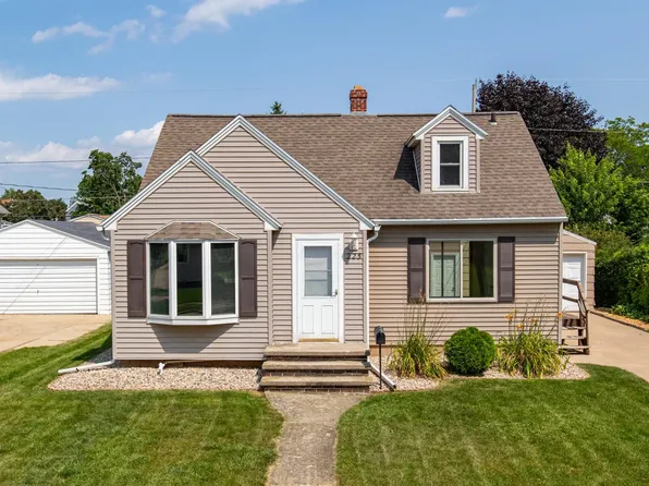 225 S James St, Kimberly, WI 54136