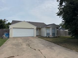 3105 NE 12th St, Bentonville, AR 72712