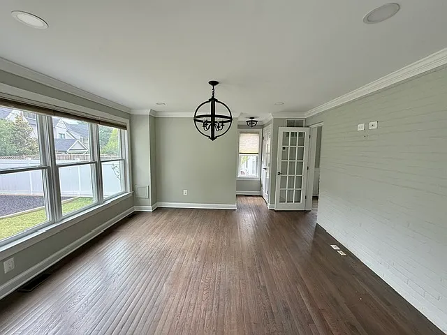 Oversized sitting room is perfect for TV watching