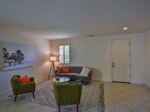 3rd image of 2759 Nicolson Cir