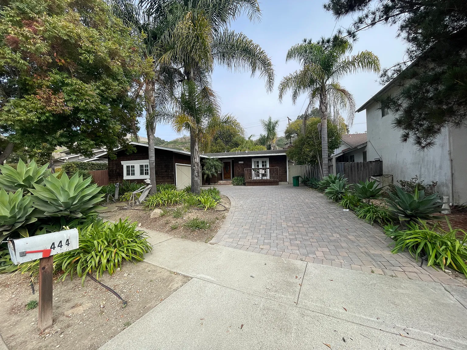 2 bed, 1.5 bath, 1350 sqft, $4,700 — Photo 2