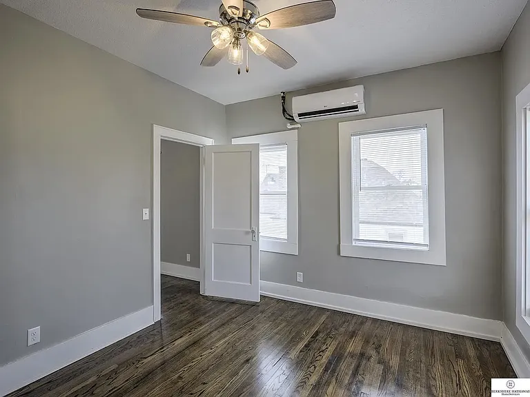 4915 Davenport St #6 — Photo 8