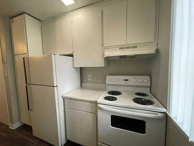 Sharis Apartments — Photo 11