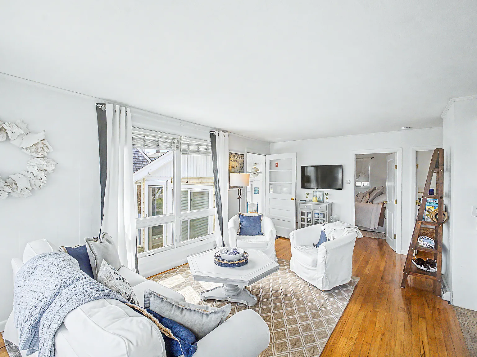 2 bed, 640 sqft, $2,000 — Photo 3