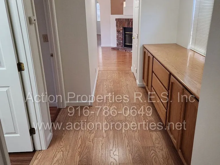 1417 Hurlston Way — Photo 32