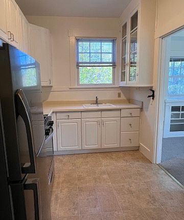 3rd image of 1224 Bellevue Ave #4
