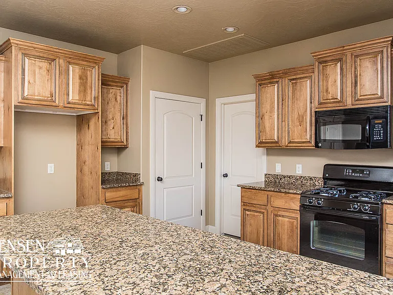 2570 S Songbird Cir — Photo 22
