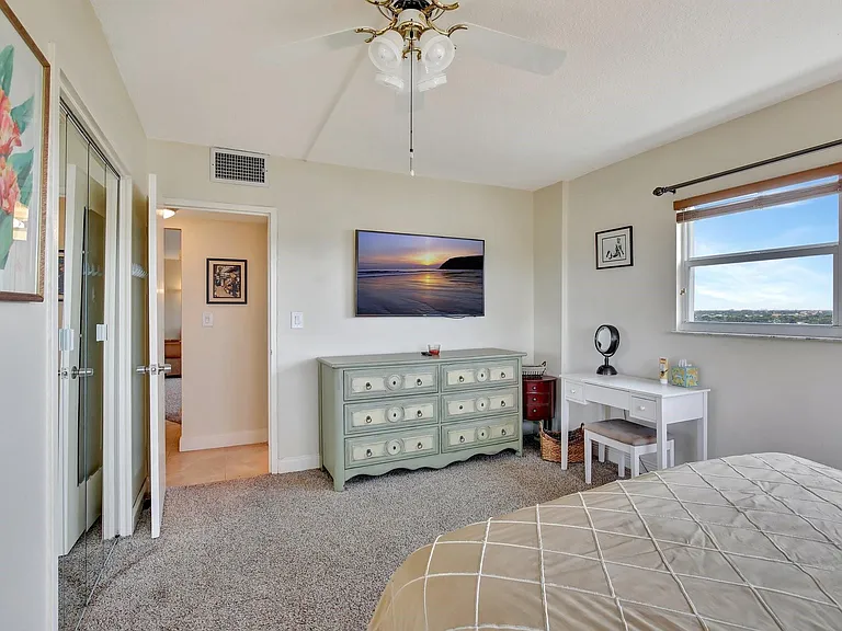 2555 NE 11th St #Penthouse 09 — Photo 18