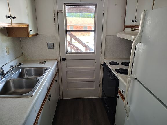 2nd image of 307 E Coomer St #7
