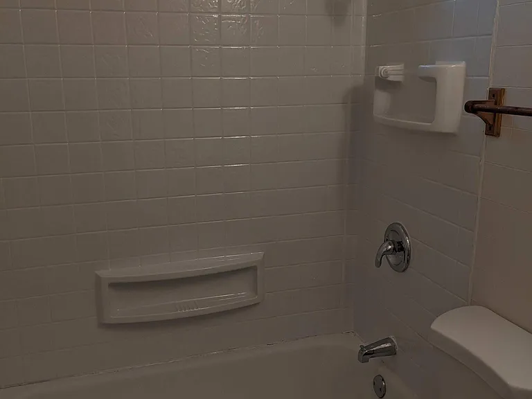 726 NW 11th St — Photo 11