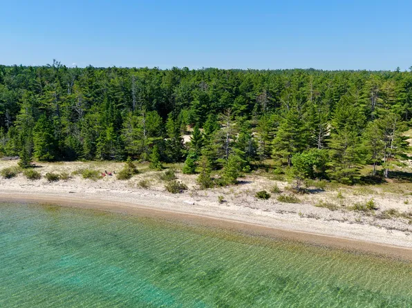 3282 Edgewater Dr, Cheboygan, MI 49721