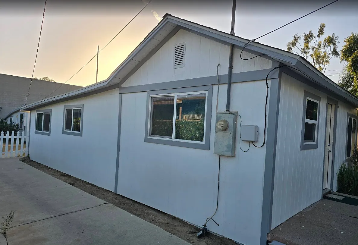 3 bed, 800 sqft, $2,700 — Photo 1
