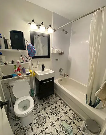 936 King St W #209 — Photo 10