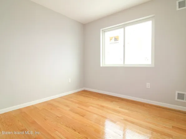 85 Perry Avenue image 10 of 12