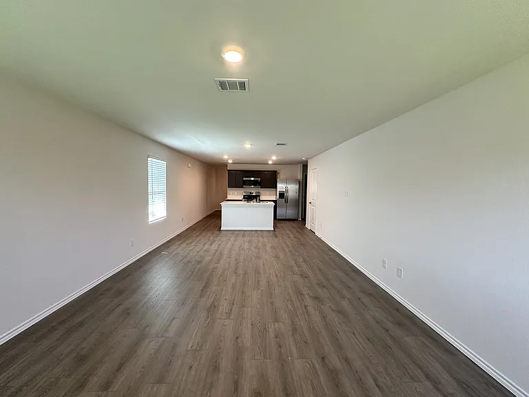 1121 Southfield Dr — Photo 2