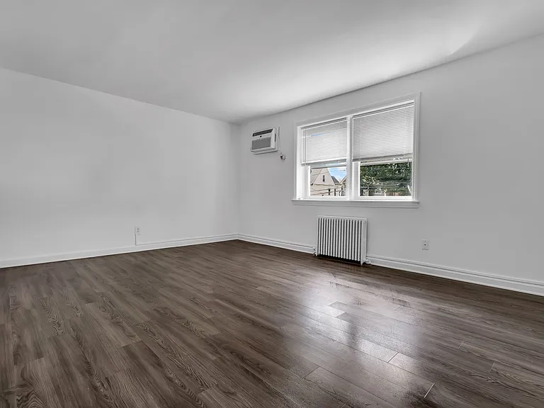 Chilton Hall Apartments — Photo 6