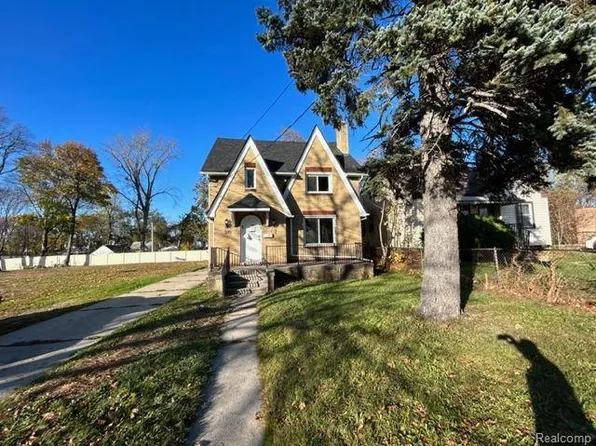 370 South Blvd W, Pontiac, MI 48341