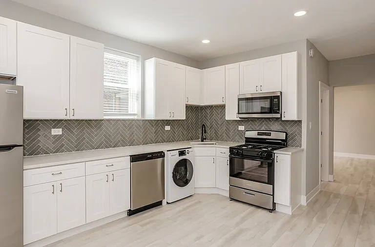 1007 N California Ave #3R — Photo 3