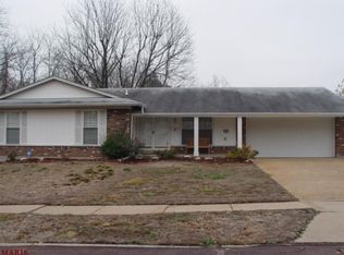 2260 Aqueduct Dr, Florissant, MO 63033