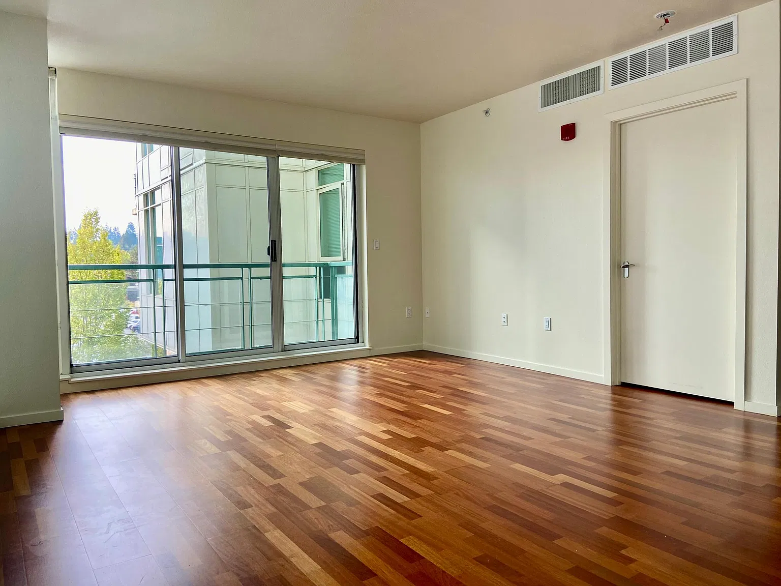 Studio, 722 sqft, $2,300 — Photo 3