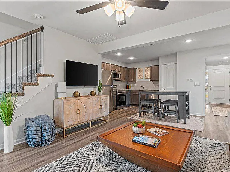 Oak Woods Townhomes — Photo 8