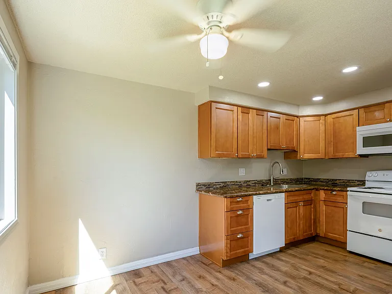 Fountain Court Apartments — Photo 52