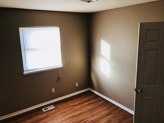 5th image of 810 Fairlawn Ct
