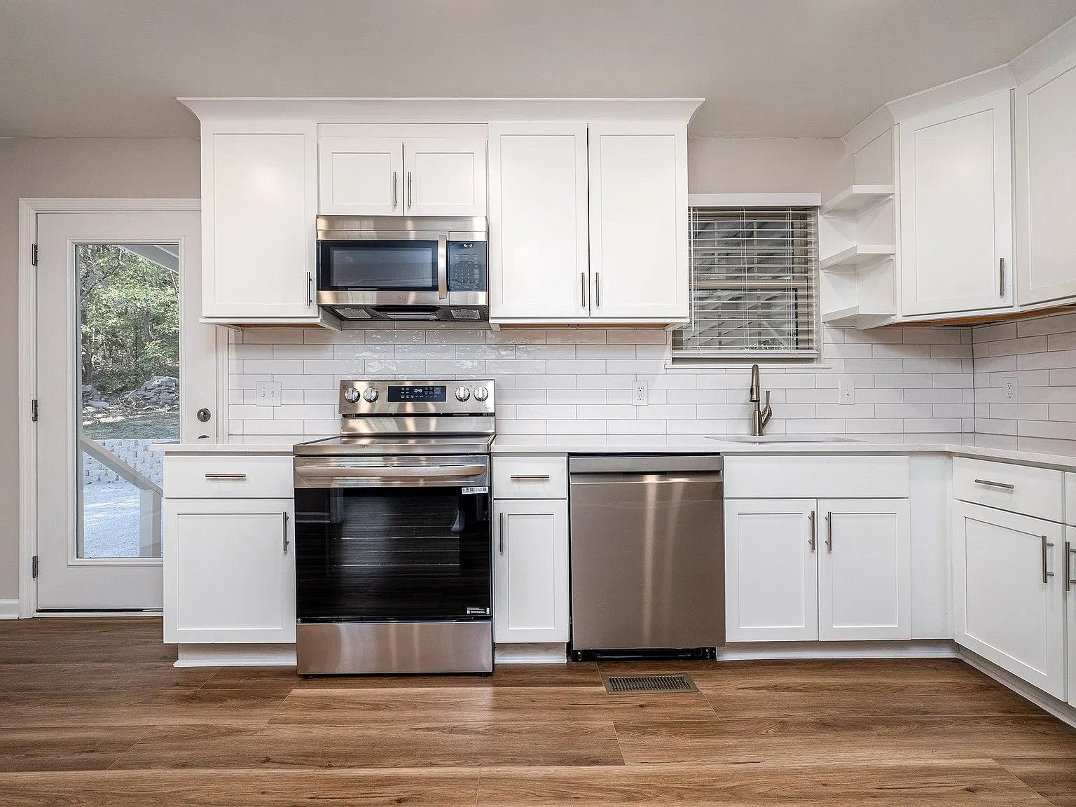 204 Dabney Dr — Photo 4