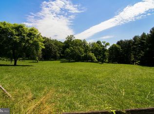 151 Commonage Dr, Great Falls, VA 22066