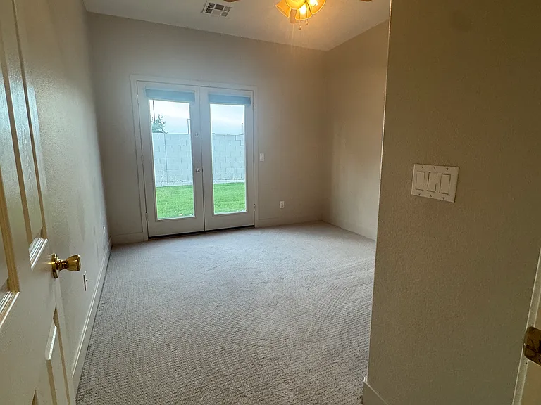 3424 E Vernon St — Photo 27