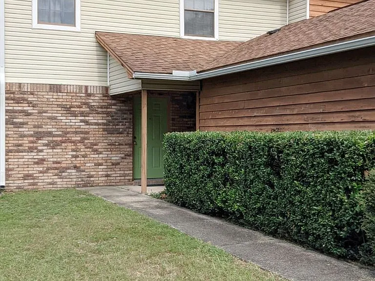 106 Brookmeade Dr — Photo 2