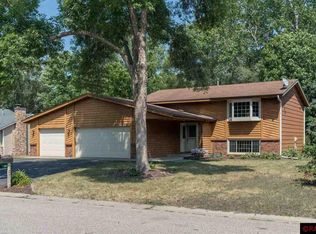 127 Stuart Dr, Jordan, MN 55352