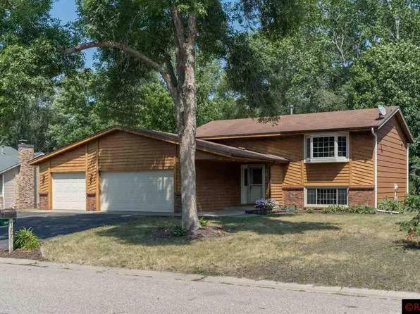 127 Stuart Dr, Jordan, MN 55352