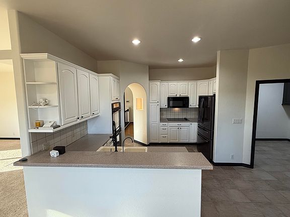 5th image of 601 E Hunter Dr
