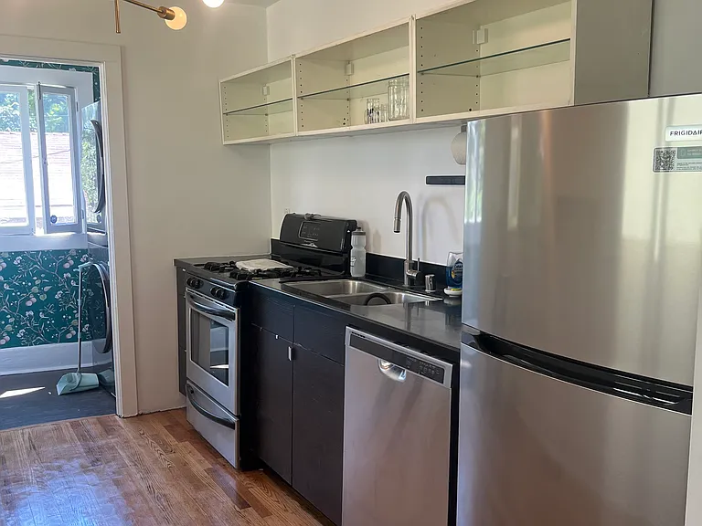 2508 Scott Ave — Photo 9