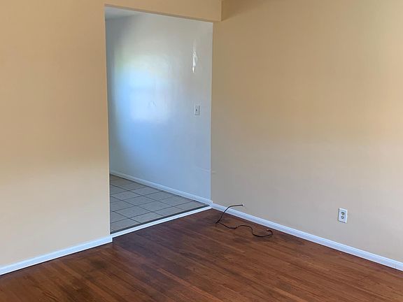 5th image of 1828 Cabrillo Ave #B