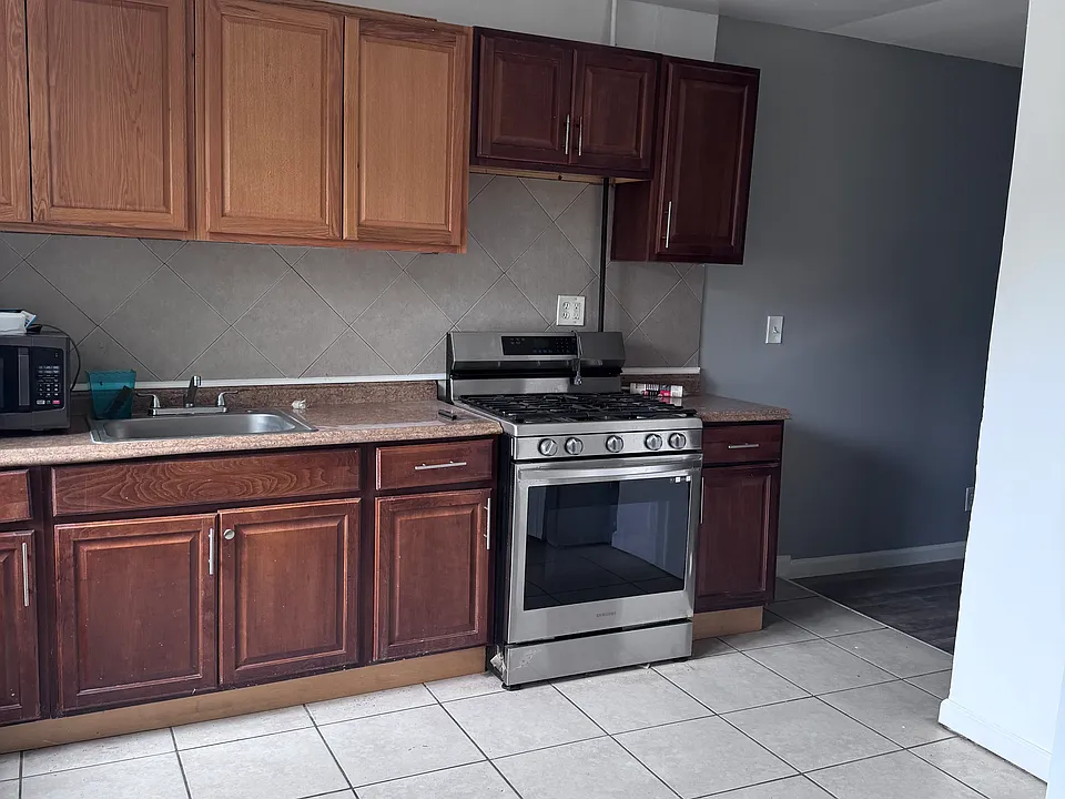 256 Charles Ave #2