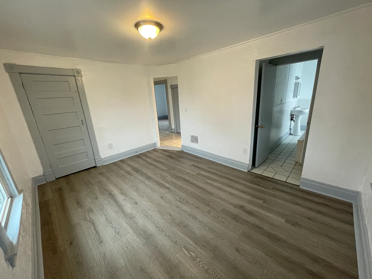 2 bed, 850 sqft, $750 — Photo 2