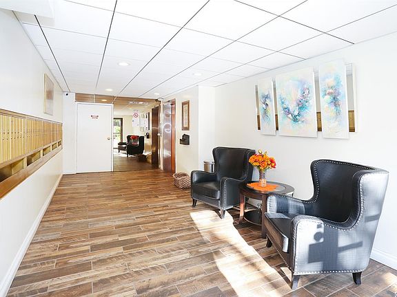 4th image of 330 N Jackson St APT 217