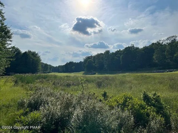 Pebble Beach Dr, Hazleton, PA 18202