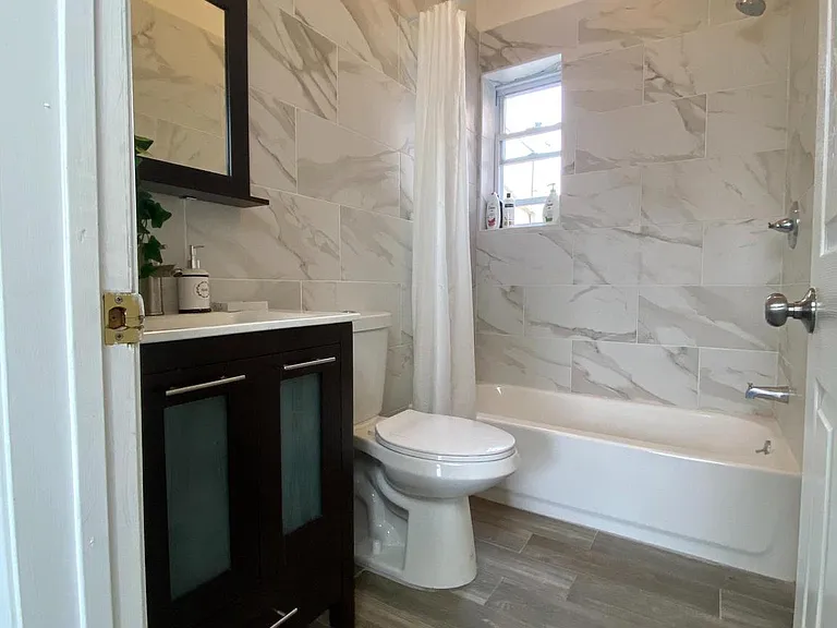 1725 Bainbridge St #3F — Photo 2