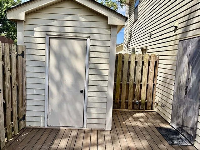 304 Brentwood Point — Photo 12