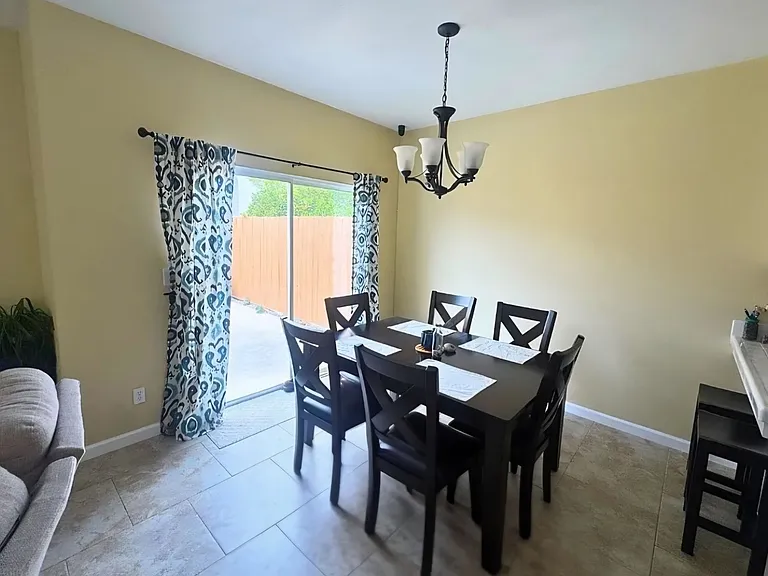2517 Knightbridge Dr — Photo 2