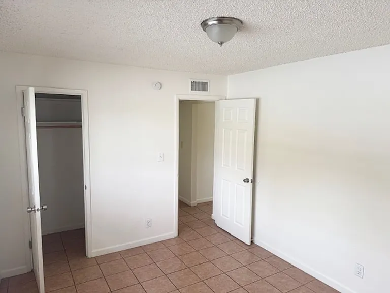 4207 N 9th St — Photo 7