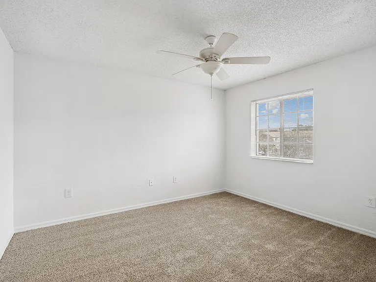 Venice Cove Apartments — Photo 19