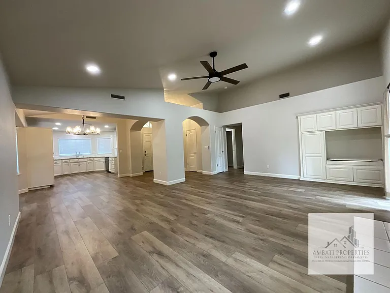 1834 E Lester Ave — Photo 10
