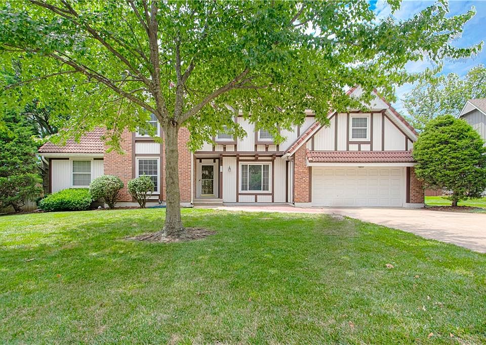 1st image of 520 Avila Cir