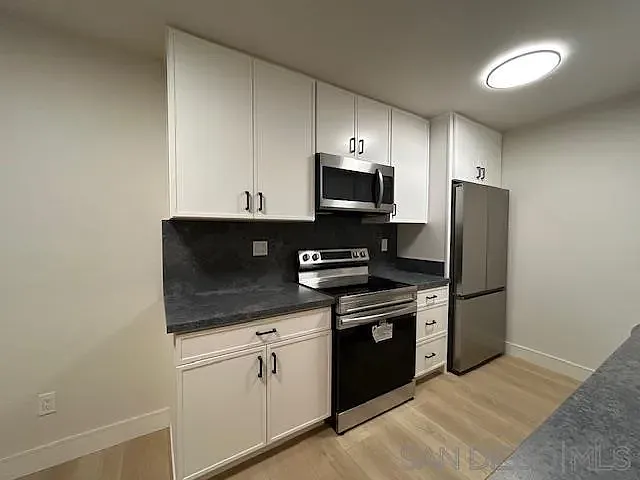 811 W Nutmeg St #102 — Photo 5